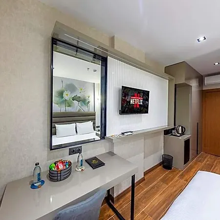 Hotel Dem Premium - Round Trip Airport Service - International Airport